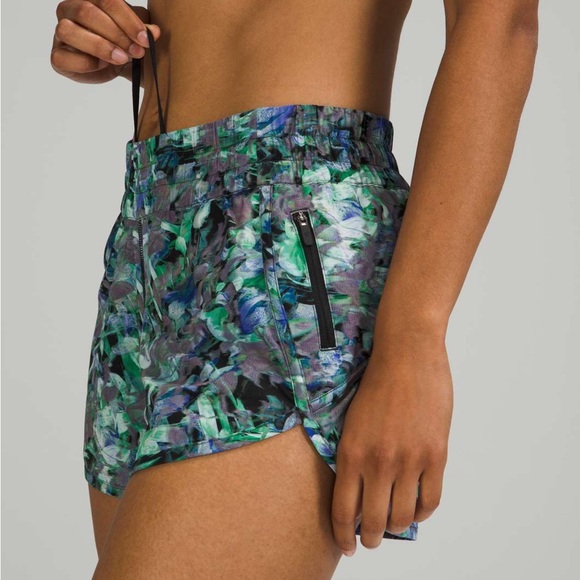 Lululemon RARE Seawheeze 2018 Tracker Shorts - Picture 1 of 6